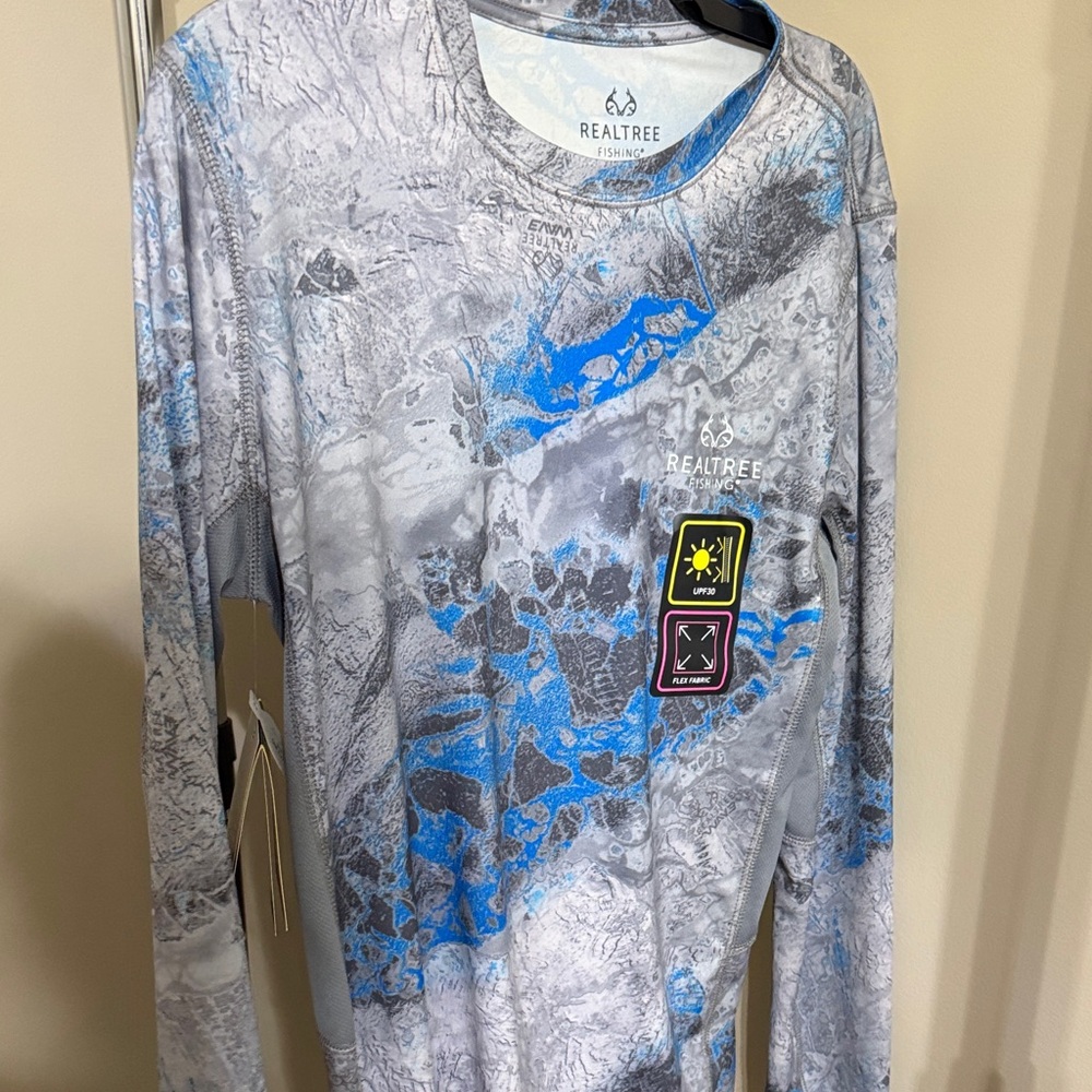 Mens size small realtree fishing shirt nwt